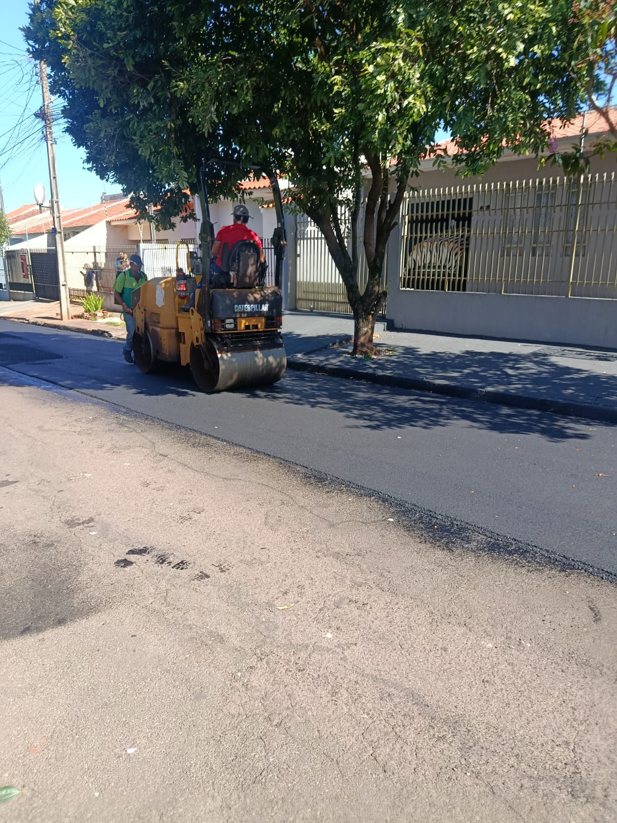 Prefeitura de Sarandi intensifica recape asfáltico e sinalização viária no Jardim Verão